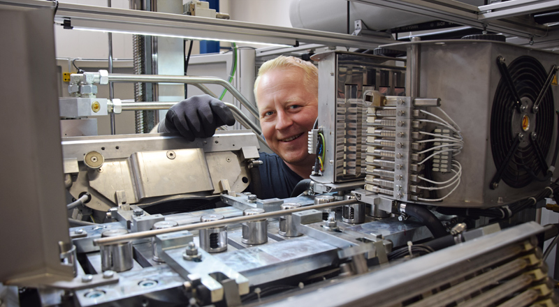 Schultze Anlagentechnik GmbH Service Mitarbeiter vor Ort bei Kunden