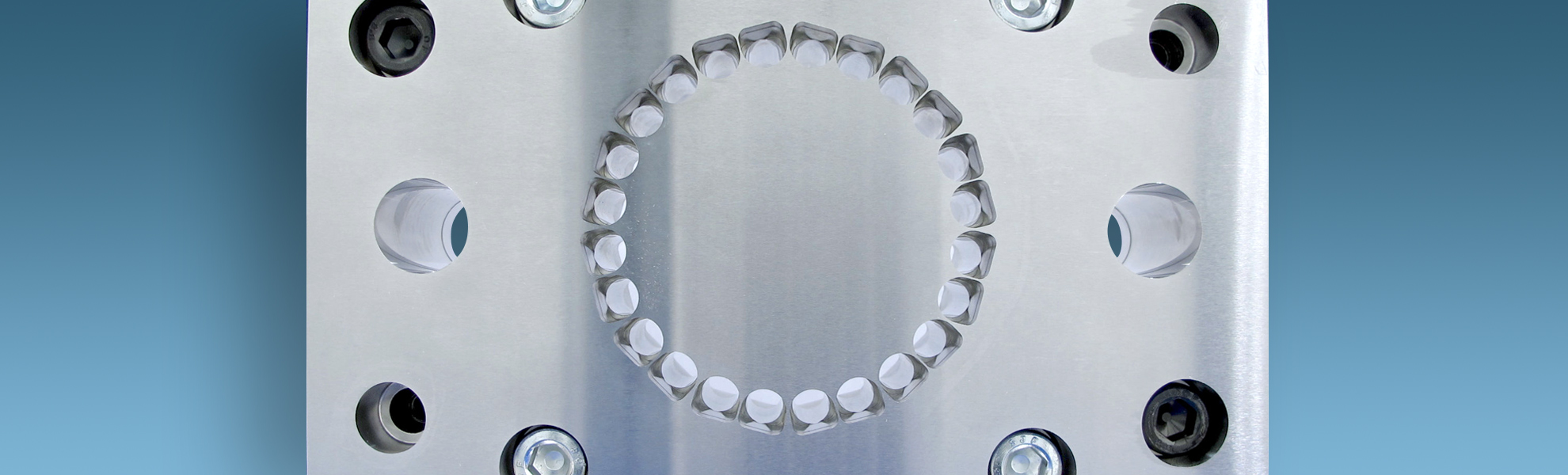 Schultze Anlagentechnik GmbH Koordinatenschleifen Spritzgussform für Handylinsen