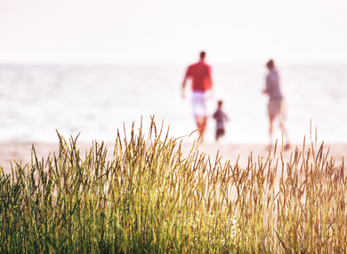 Schultze Anlagentechnik GmbH - Mitarbeitervorteile - Familie am Strand in der Freizeit