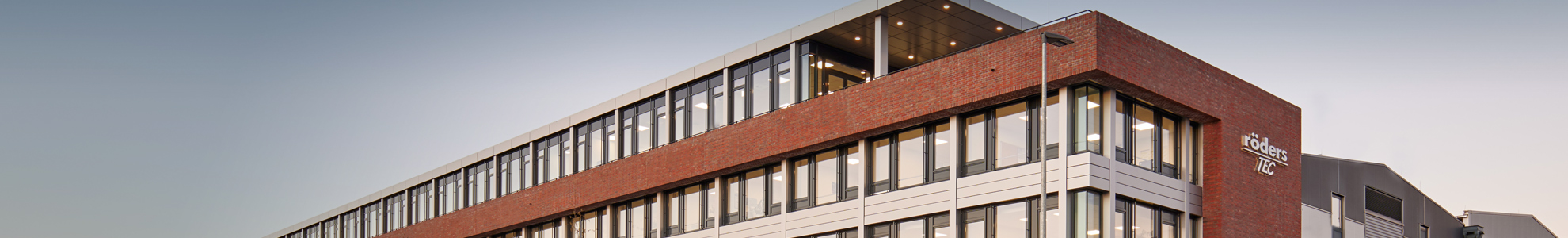 Schultze Anlagentechnik GmbH neues Bürogebäude Abendstimmung